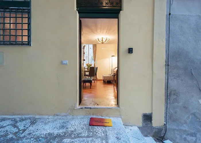 Centro, A Windows On The Monuments * Naples